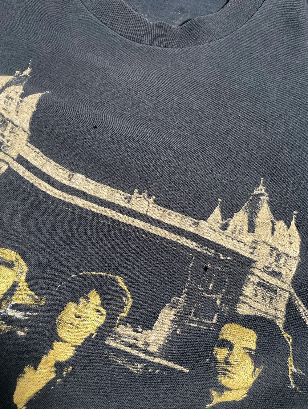 Vintage 90s Black Crows Rock Band Tour Tee 22x27 Faded - Picture 7 of 9
